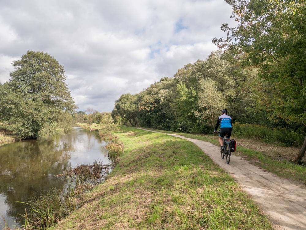 Czarny szlak rowerowy wzdłuż Czarnej Przemszy w Będzinie 
